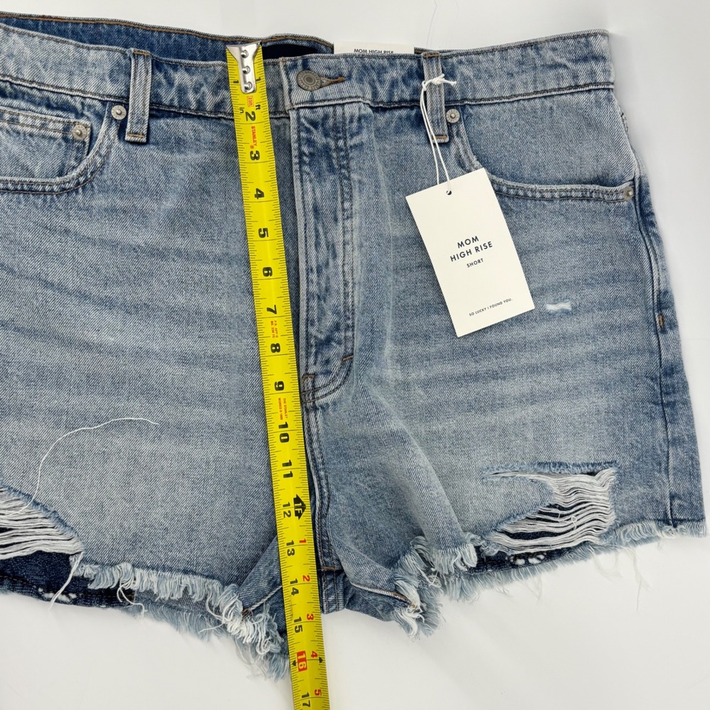 Lucky Brand Mom High Rise Short 16/33 Distressed Denim Light Wash New - Picture 7 of 9